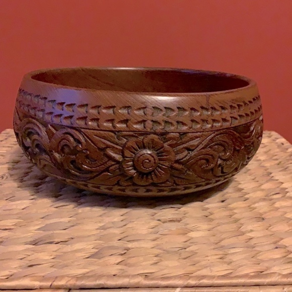 Vintage intricately hand carved teak wood salad / decorative bowl